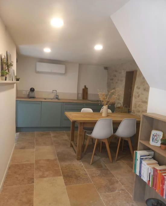 Le Clos Du Rempart - 2 A 4 Pers. Saint-Restitut Esterno foto