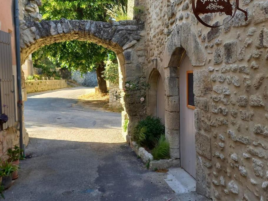 Le Clos Du Rempart - 2 A 4 Pers. Saint-Restitut Esterno foto