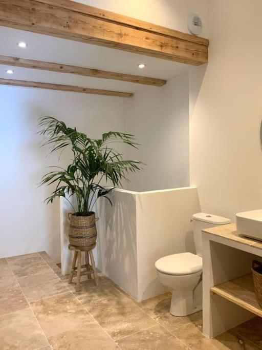 Le Clos Du Rempart - 2 A 4 Pers. Saint-Restitut Esterno foto