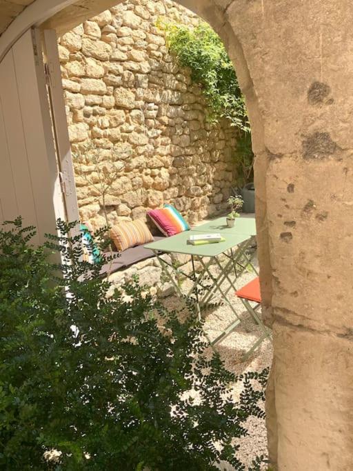 Le Clos Du Rempart - 2 A 4 Pers. Saint-Restitut Esterno foto